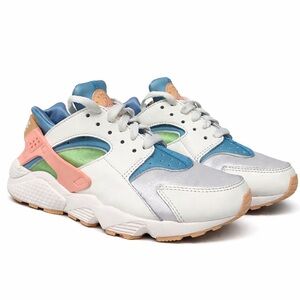Nike Air Huarache SE “Sun Club” – Women’s Size 6 – Great Condition